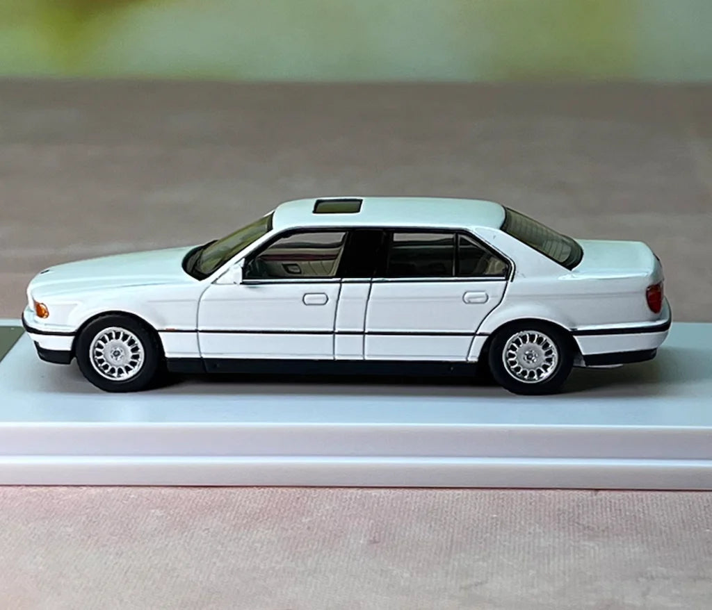 DCM 1:64 White 1996-98 E38 L7 728il Luxury Sedan Model Diecast Metal Car New
