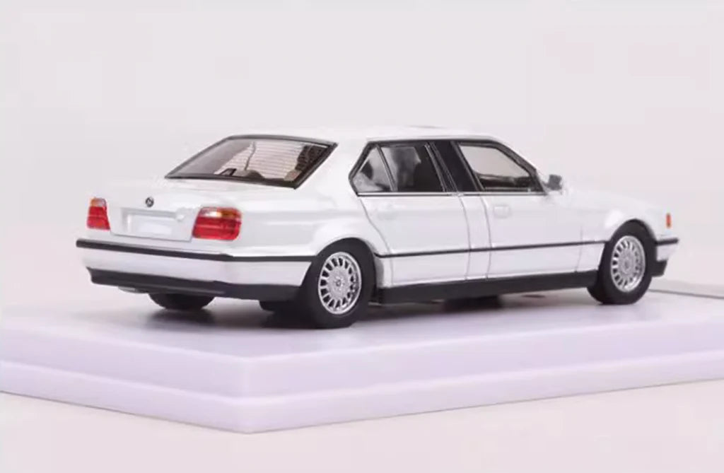 DCM 1:64 White 1996-98 E38 L7 728il Luxury Sedan Model Diecast Metal Car New