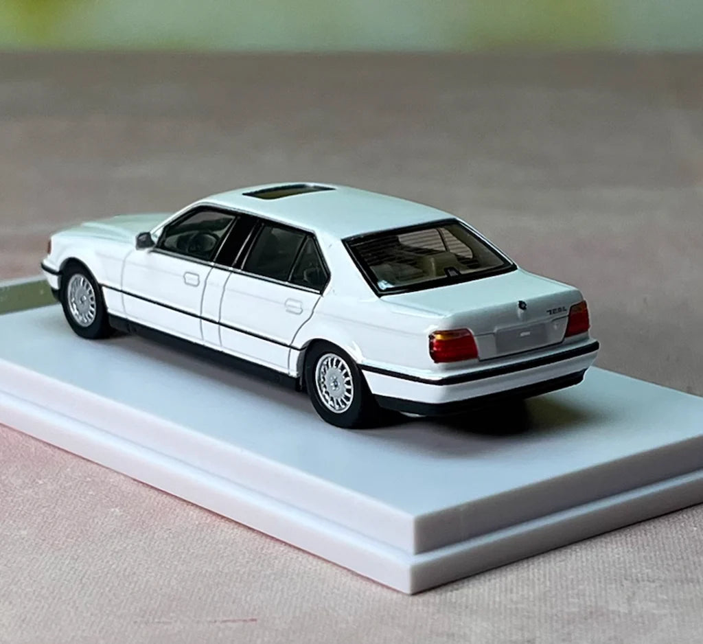 DCM 1:64 White 1996-98 E38 L7 728il Luxury Sedan Model Diecast Metal Car New