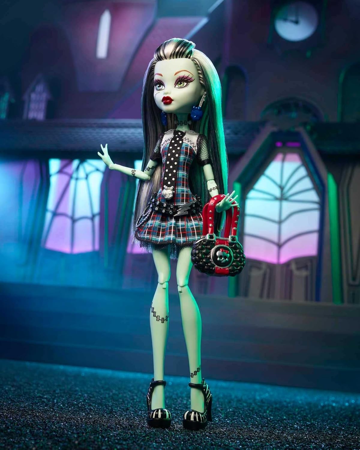 Monster High Frankie Stein Reproduction Doll Original Fashion & Shoes, with Pet, Doll Stand & Accessories