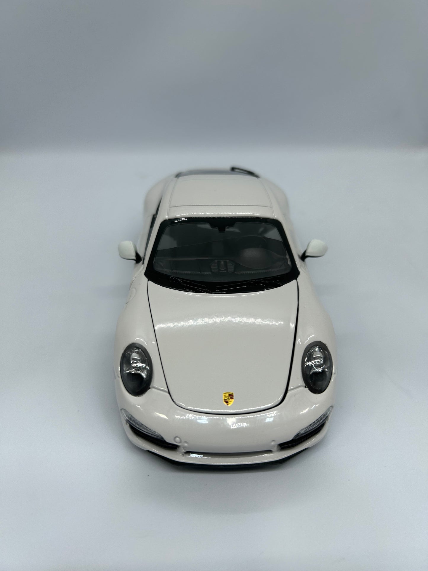 Rastar 1/24 Scale Diecast Model Car - Porsche 911 Carrera