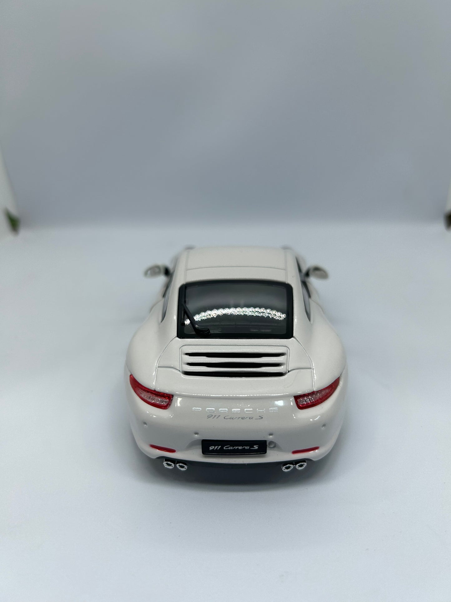 Rastar 1/24 Scale Diecast Model Car - Porsche 911 Carrera