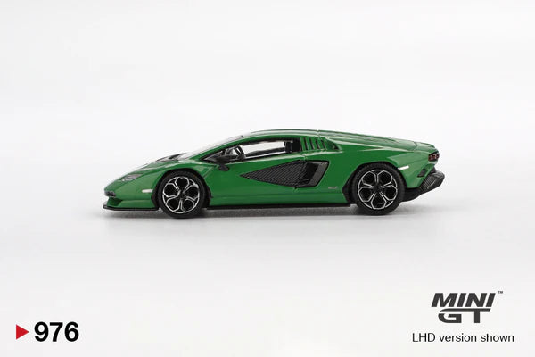 MINI GT Lamborghini Countach LPI 800-4 Verde Medio 1:64 scale