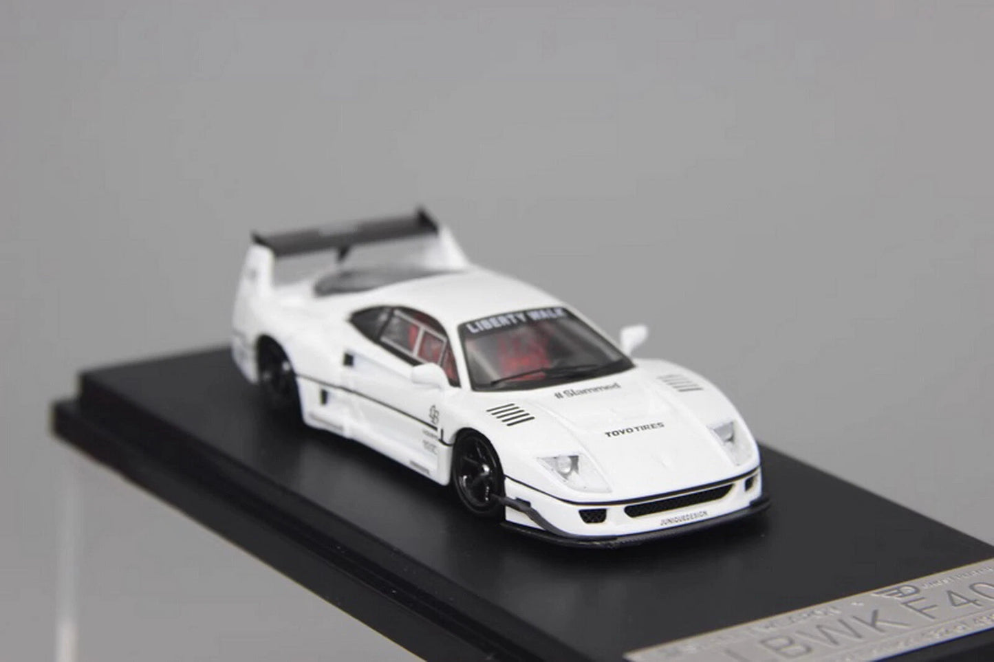 Street Weapon 1/64 Scale Ferrari F40 LBWK White Diecast Car