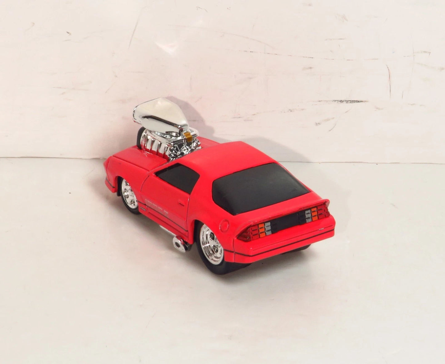 Maisto Muscle Machines 1988 Chevrolet Camaro Z/28 Red Diecast Car # 37 1:64