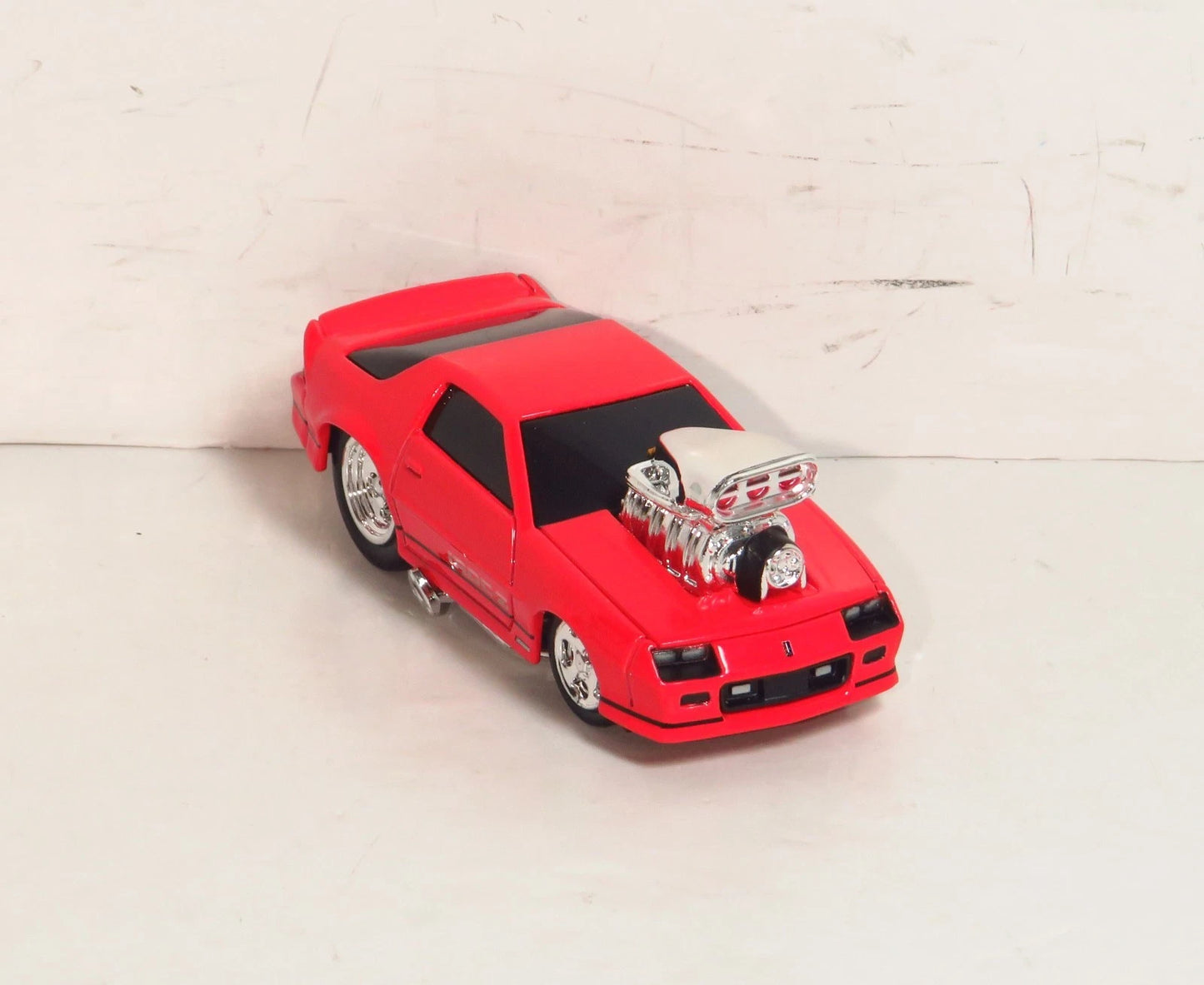 Maisto Muscle Machines 1988 Chevrolet Camaro Z/28 Red Diecast Car # 37 1:64