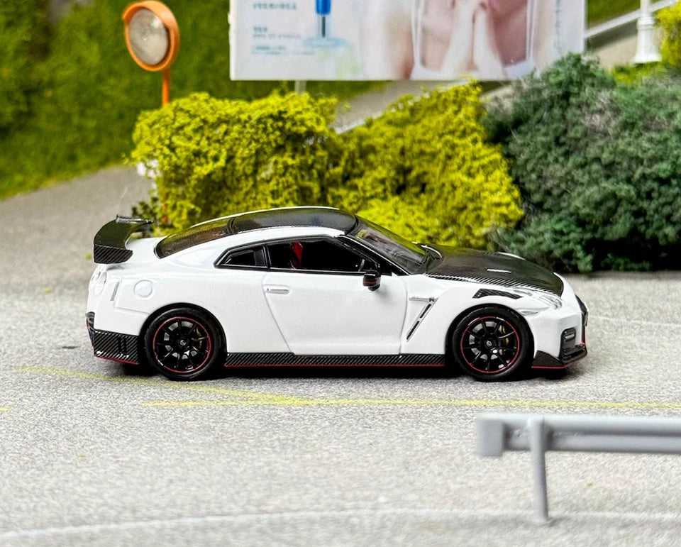 INNO64 1:64 JDM White Carbon GT-R R35 NISMO Sports Model Diecast Collect Car