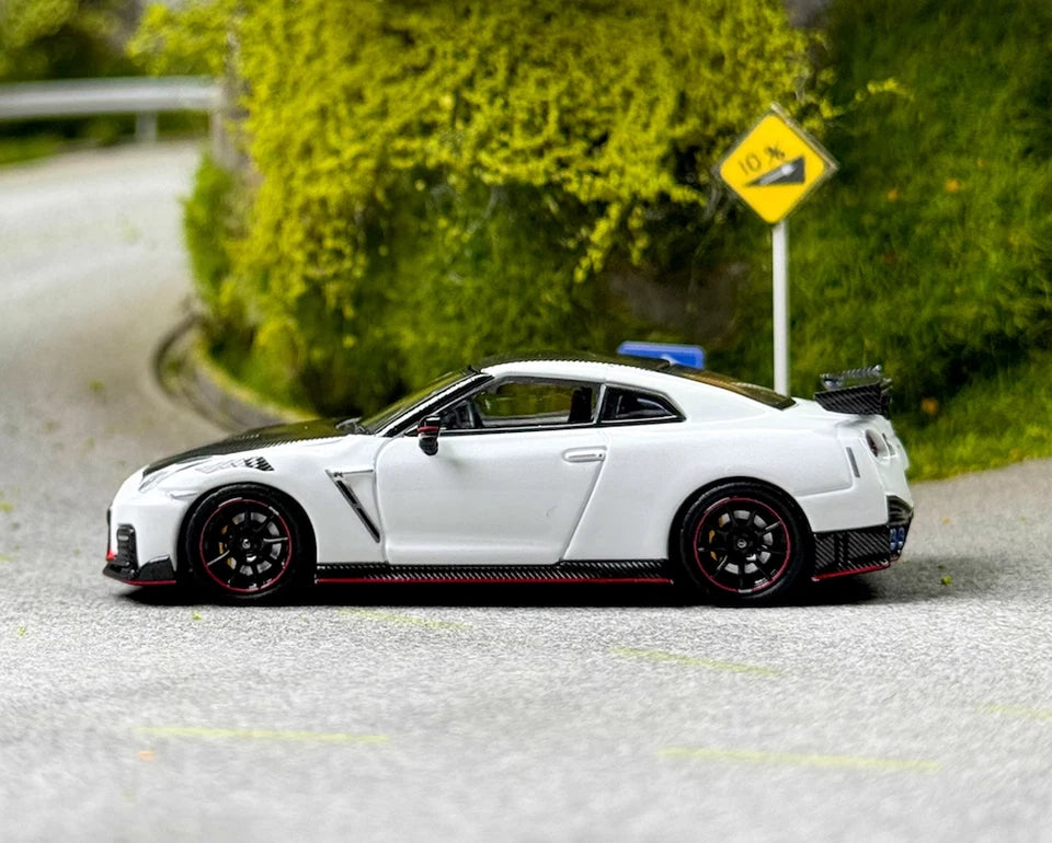 INNO64 1:64 JDM White Carbon GT-R R35 NISMO Sports Model Diecast Collect Car