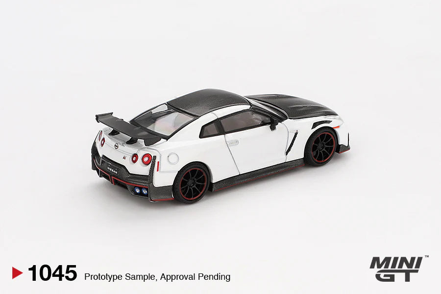 Mini GT Nissan GT-R Nismo 2024 Brilliant White Pearl #1045 Scale 1:64