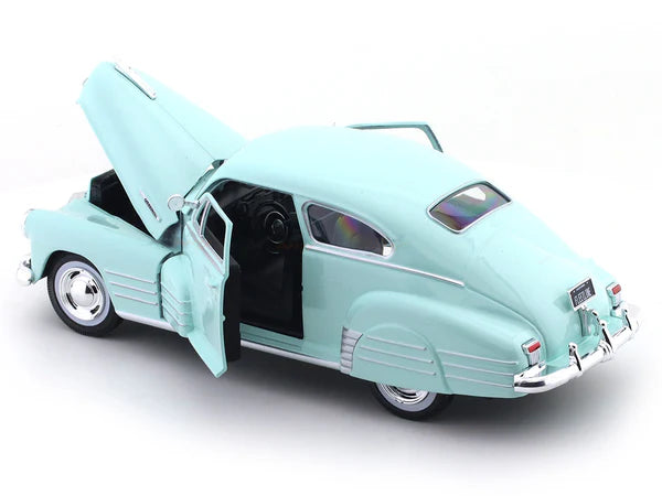 Maisto 1948 Chevrolet Fleetline Aerosedan green 1:24  Licensed Diecast Scale Model Car Collectible