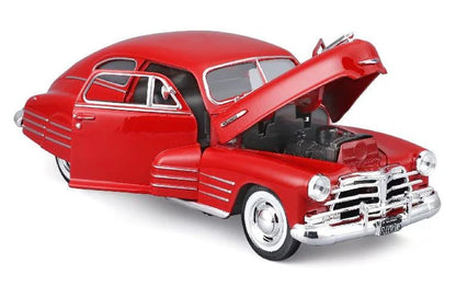 Maisto 1948 Chevrolet Fleetline Aerosedan 1/24 Red
