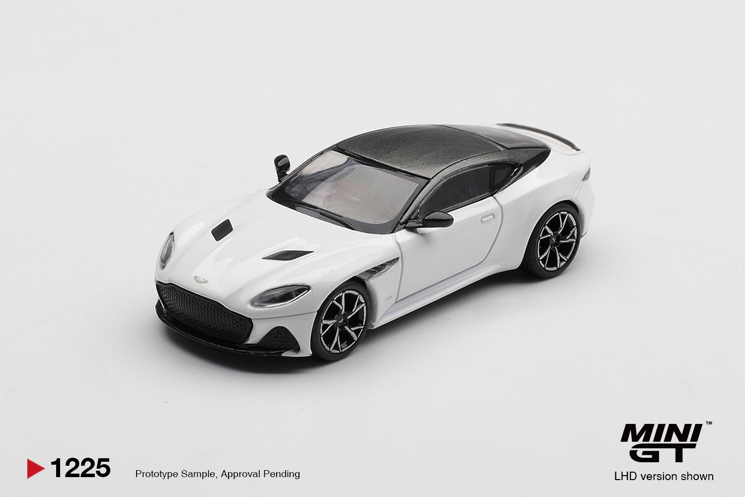 MINI GT Aston Martin DBS Stratus White Blister