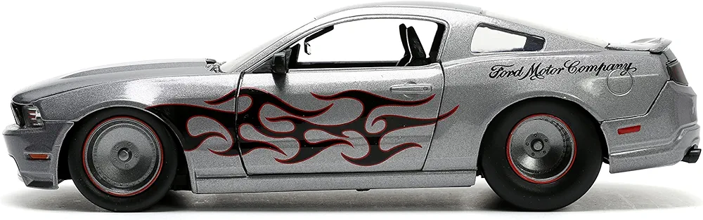 Jada Toys Big Time Muscle 1:24 2010 Ford Mustang GT Die-cast Car