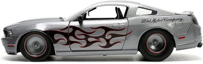 Jada Toys Big Time Muscle 1:24 2010 Ford Mustang GT Die-cast Car