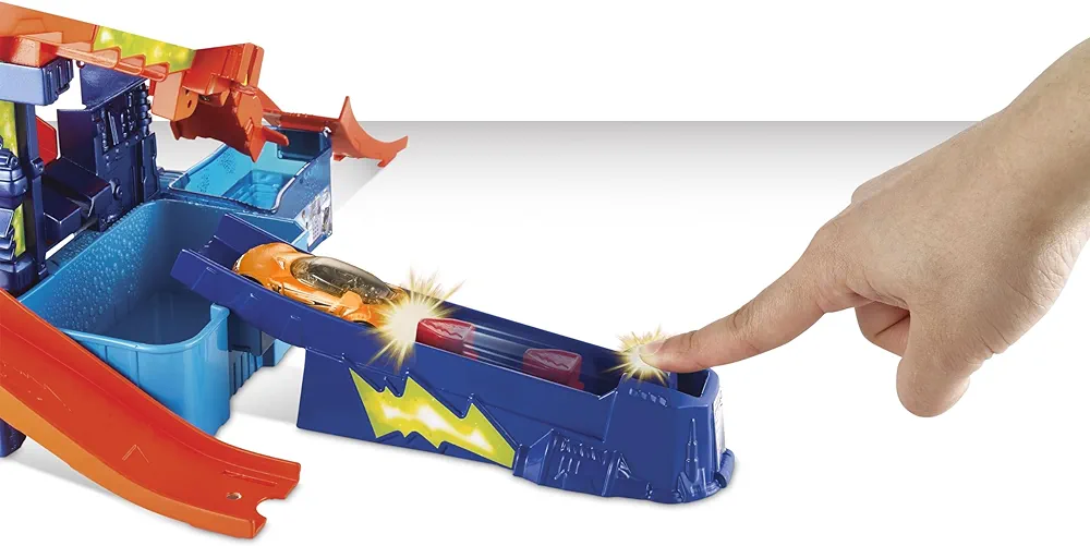 Hot Wheels Metal Shifters Color Splash Science Lab Playset