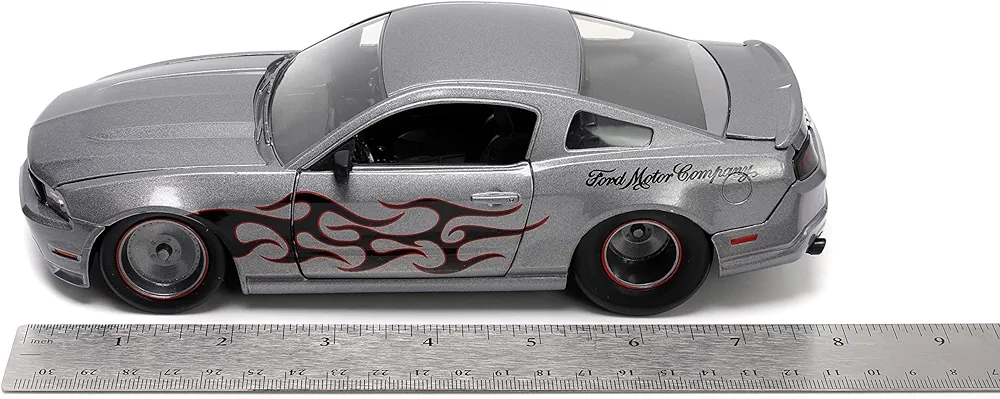 Jada Toys Big Time Muscle 1:24 2010 Ford Mustang GT Die-cast Car