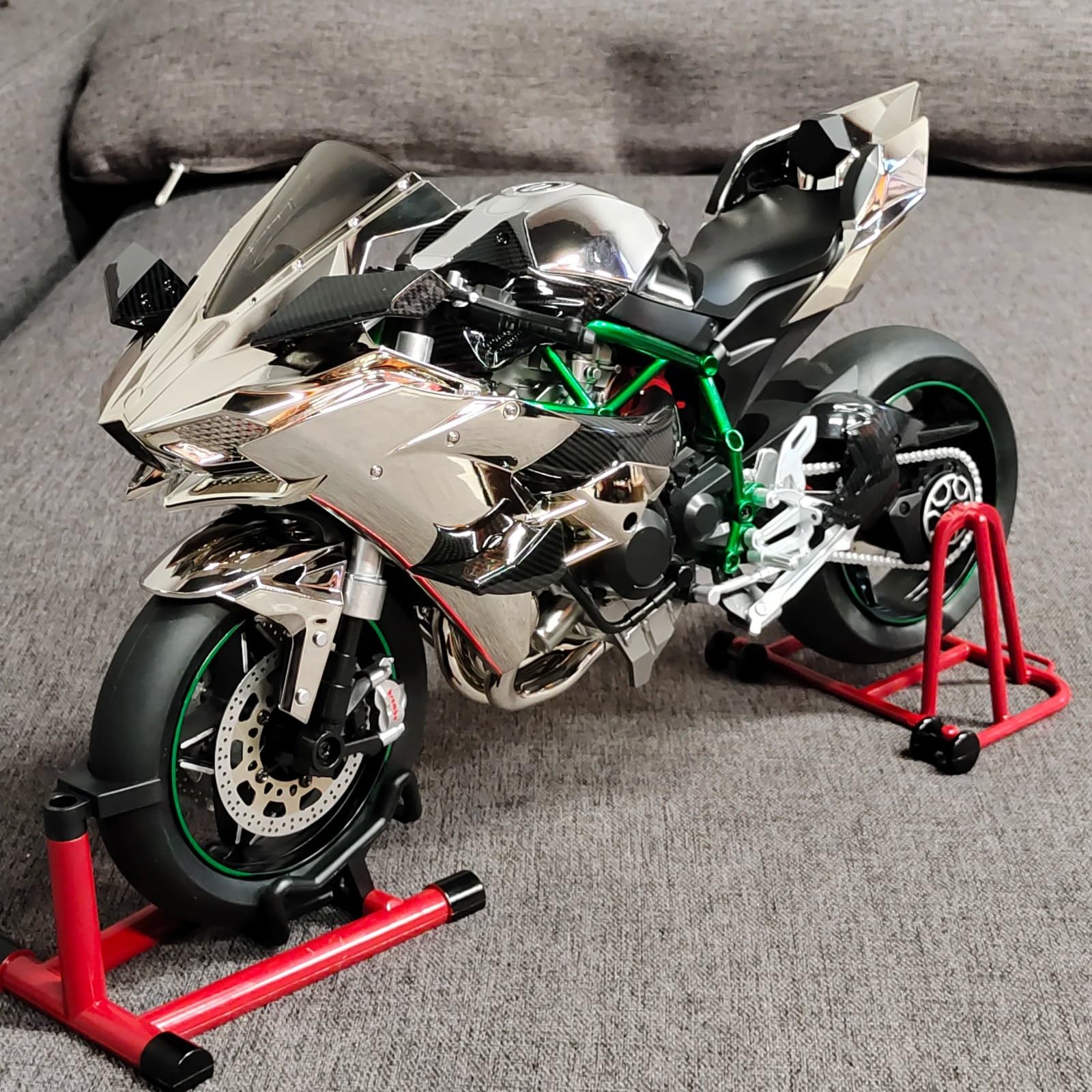 XLG 1:6 Scale Kawasaki Ninja H2R Diecast Motorcycle Model with Display Stand Premium Collector's Die Cast Bike1/6 Scale H2R Alloy Diecast Motorcycle with Sound & Light Features High Gloss Spray Finish Rubber Tires Premium Collectible Gift (Silver)