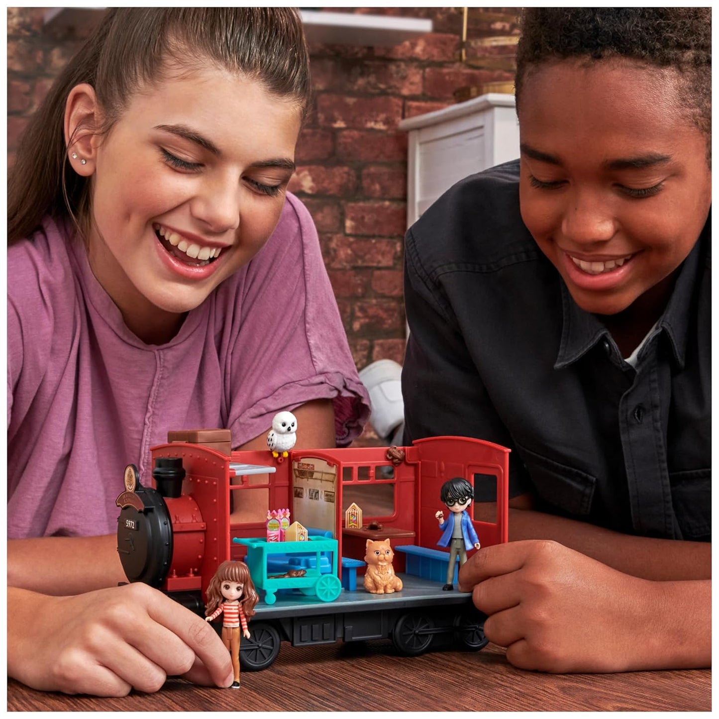 Wizarding World Harry Potter Hogwarts Express Train Playset with Hermione Granger and Harry Potter Collectible Figures and Accessories
