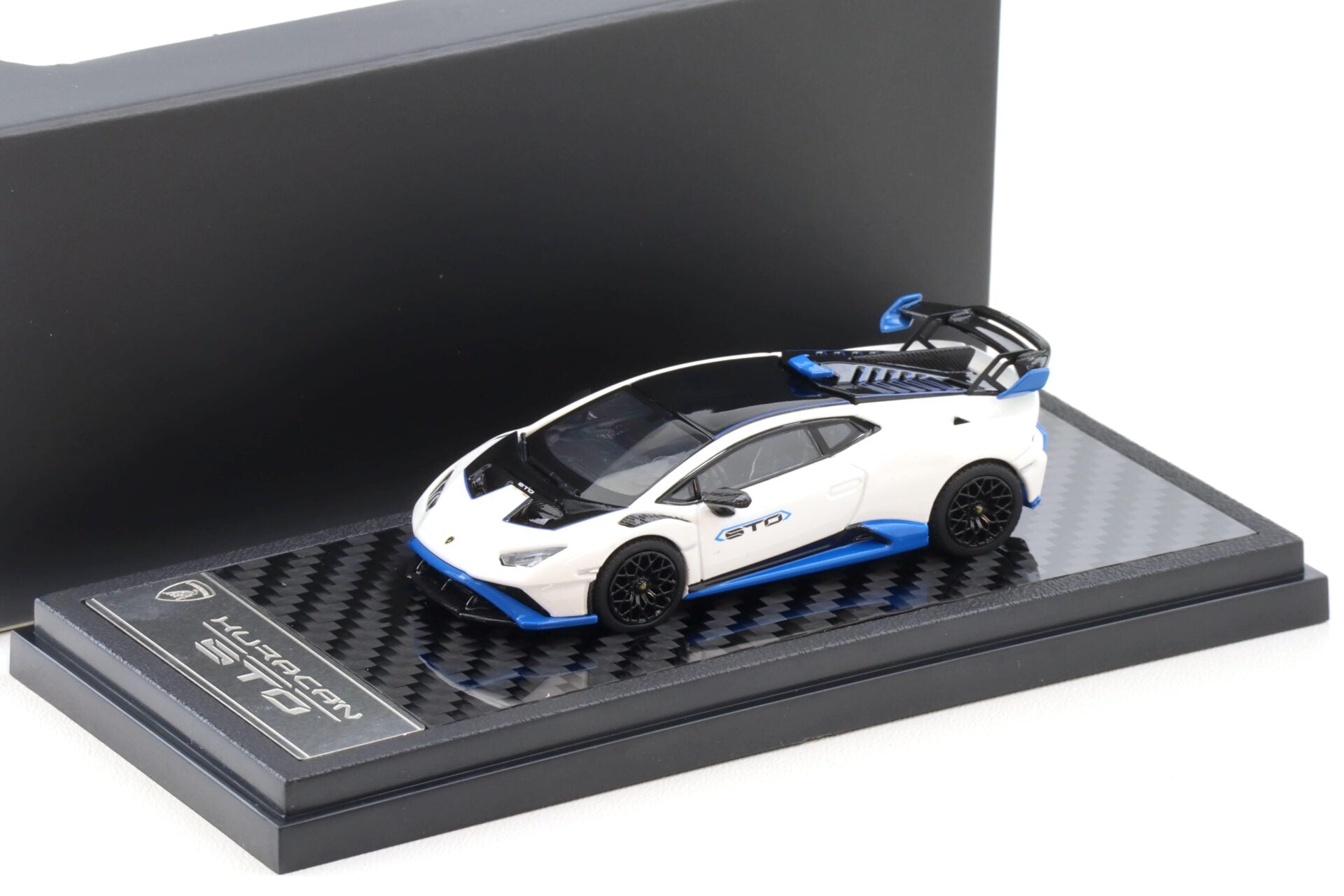 1:64 LCD Models Lamborghini Huracan STO Coupe White/ Blue