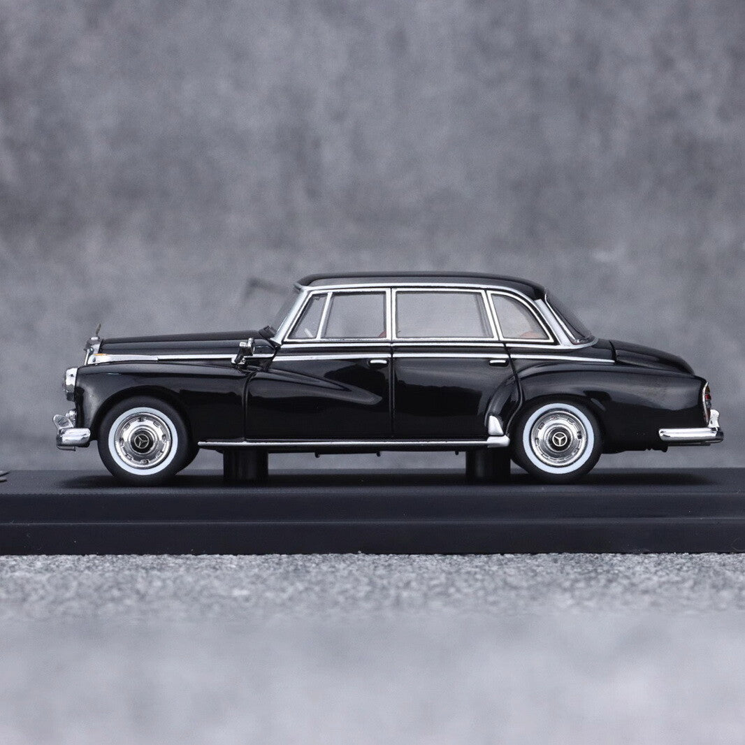 GFCC 1:64 Black 1959 300D Classic Vintage Sports Model Diecast Metal Car