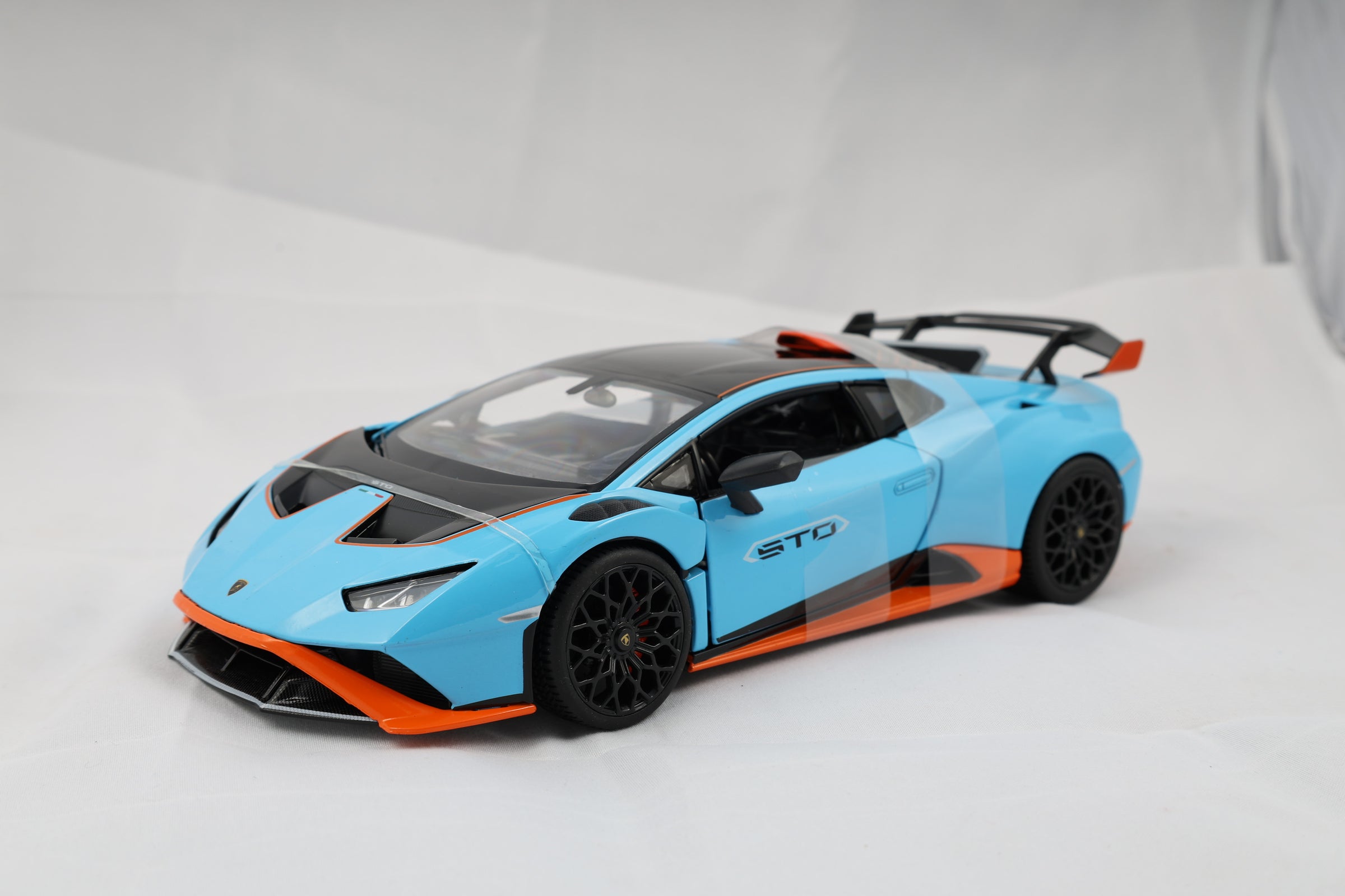 RASTAR Lamborhini Huracan STO 1:18 Scale