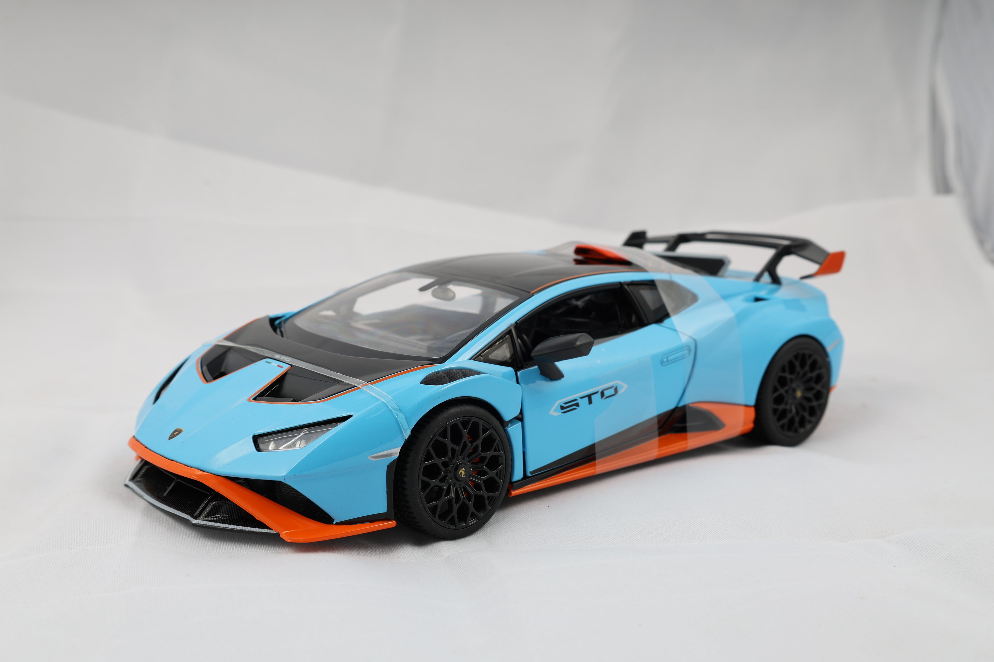 RASTAR Lamborhini Huracan STO 1:18 Scale