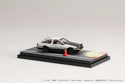 1/64 Scale Toyota SPRINTER TRUENO GT APEX AE86 / INITIAL D VS Tomoyuki Tachi With Takumi Fujiwara Figure
