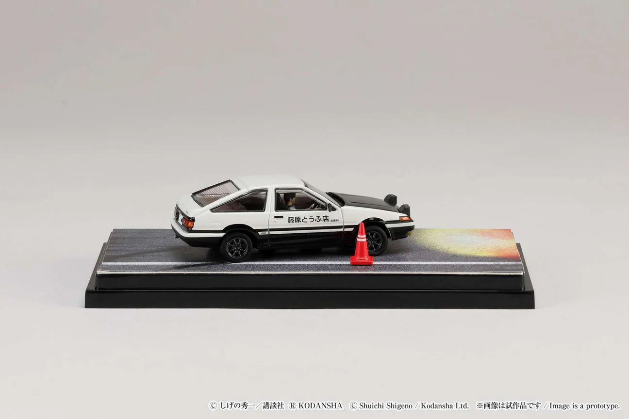1/64 Scale Toyota SPRINTER TRUENO GT APEX AE86 / INITIAL D VS Tomoyuki Tachi With Takumi Fujiwara Figure