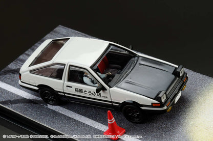 1/64 Scale Toyota SPRINTER TRUENO GT APEX AE86 / INITIAL D VS Tomoyuki Tachi With Takumi Fujiwara Figure
