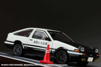 1/64 Scale Toyota SPRINTER TRUENO GT APEX AE86 / INITIAL D VS Tomoyuki Tachi With Takumi Fujiwara Figure