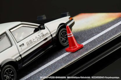 1/64 Scale Toyota SPRINTER TRUENO GT APEX AE86 / INITIAL D VS Tomoyuki Tachi With Takumi Fujiwara Figure