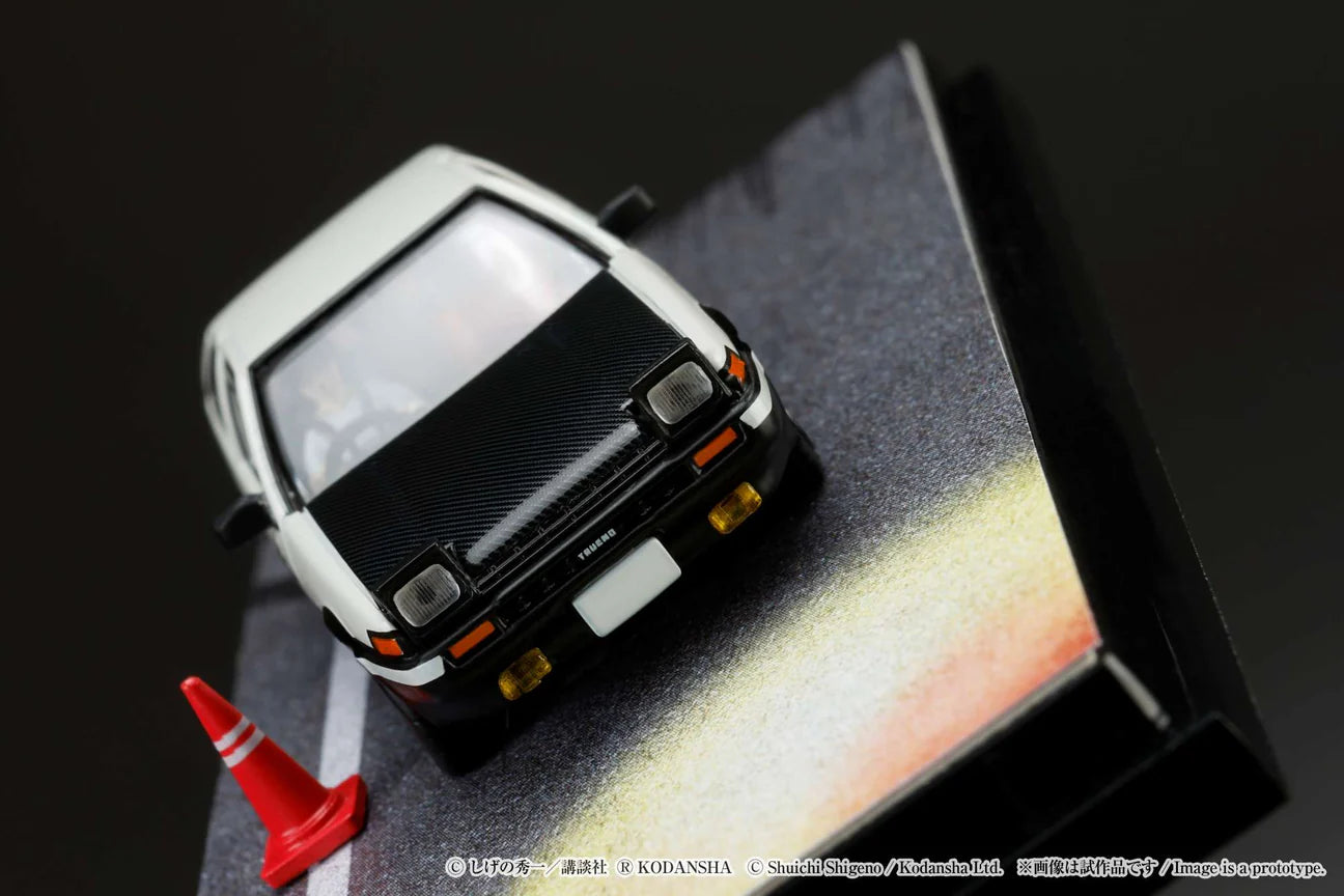 1/64 Scale Toyota SPRINTER TRUENO GT APEX AE86 / INITIAL D VS Tomoyuki Tachi With Takumi Fujiwara Figure