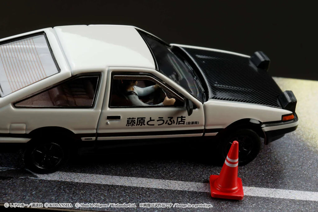 1/64 Scale Toyota SPRINTER TRUENO GT APEX AE86 / INITIAL D VS Tomoyuki Tachi With Takumi Fujiwara Figure