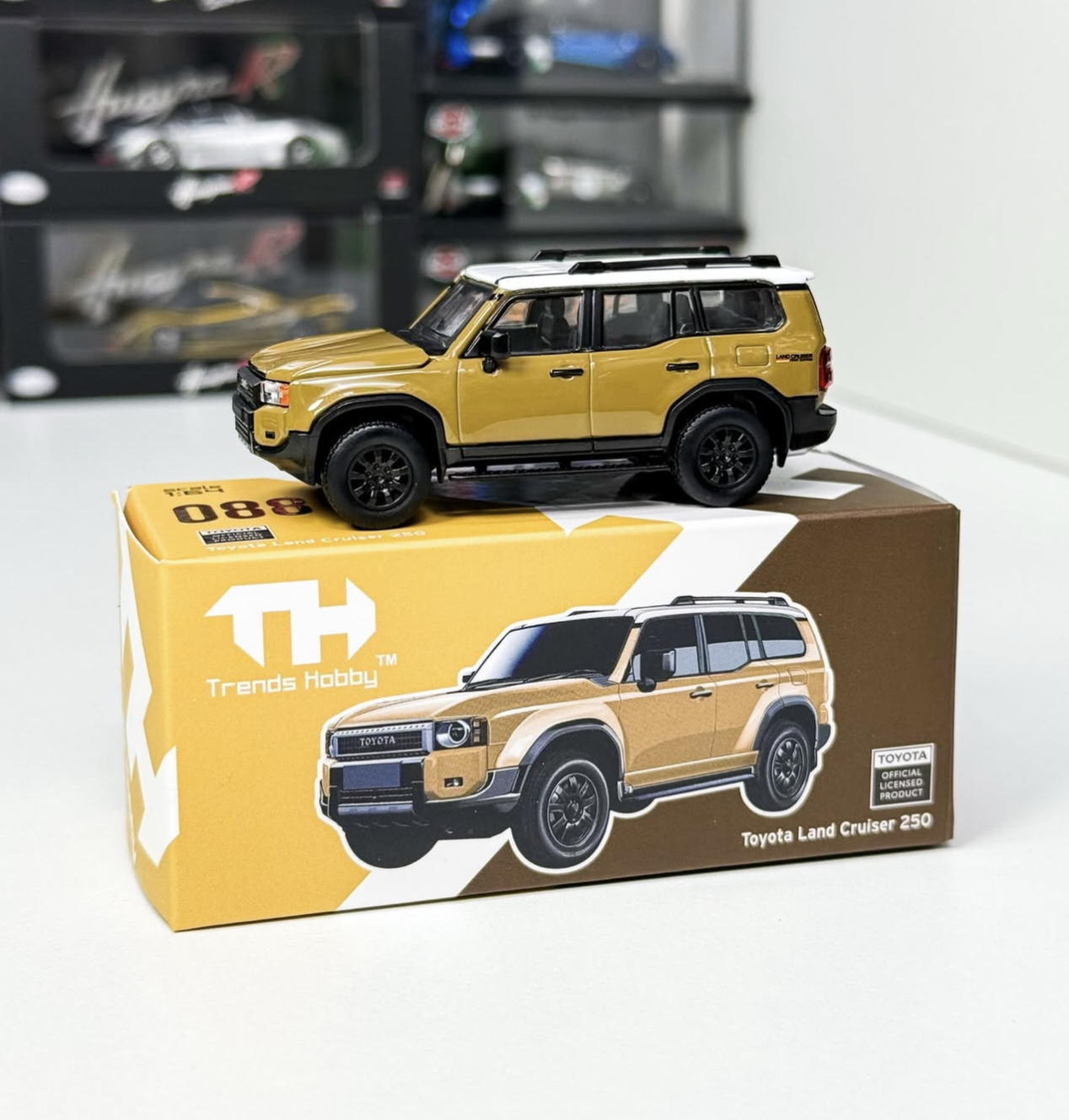 Trends Hobby 1/64 Toyota Land Cruiser Trail Dust