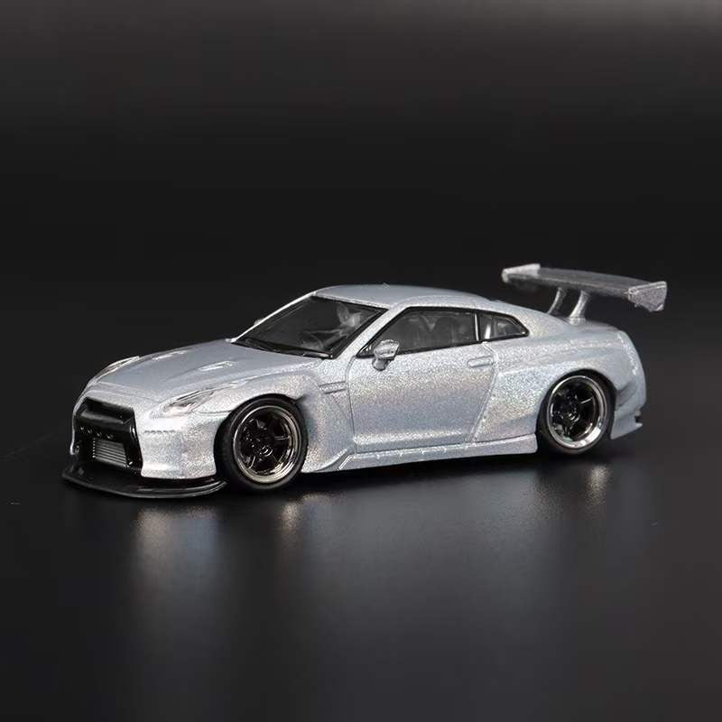 1/64 DOT Models Nissan GT-R R35 Rocket Bunny (Chrome White) Diecast Car Model