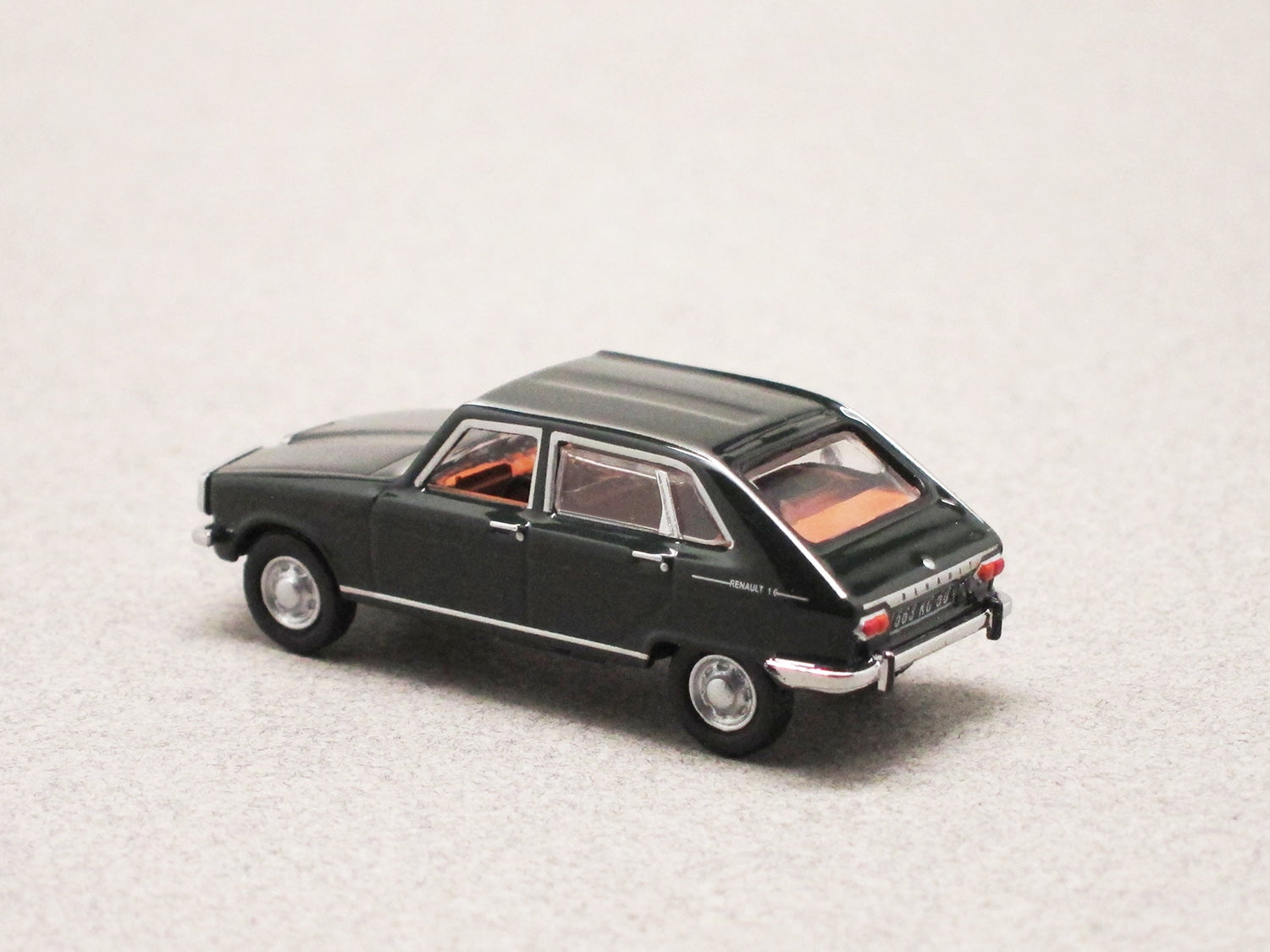 1/87 Scale Diecast Model 1967 Renault 16