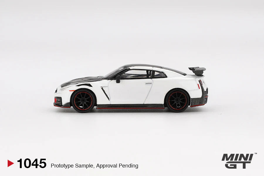 Mini GT Nissan GT-R Nismo 2024 Brilliant White Pearl #1045 Scale 1:64
