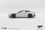 MINI GT Aston Martin DBS Stratus White Blister