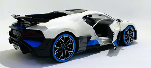 Maisto Bugatti Divo 1/24 White