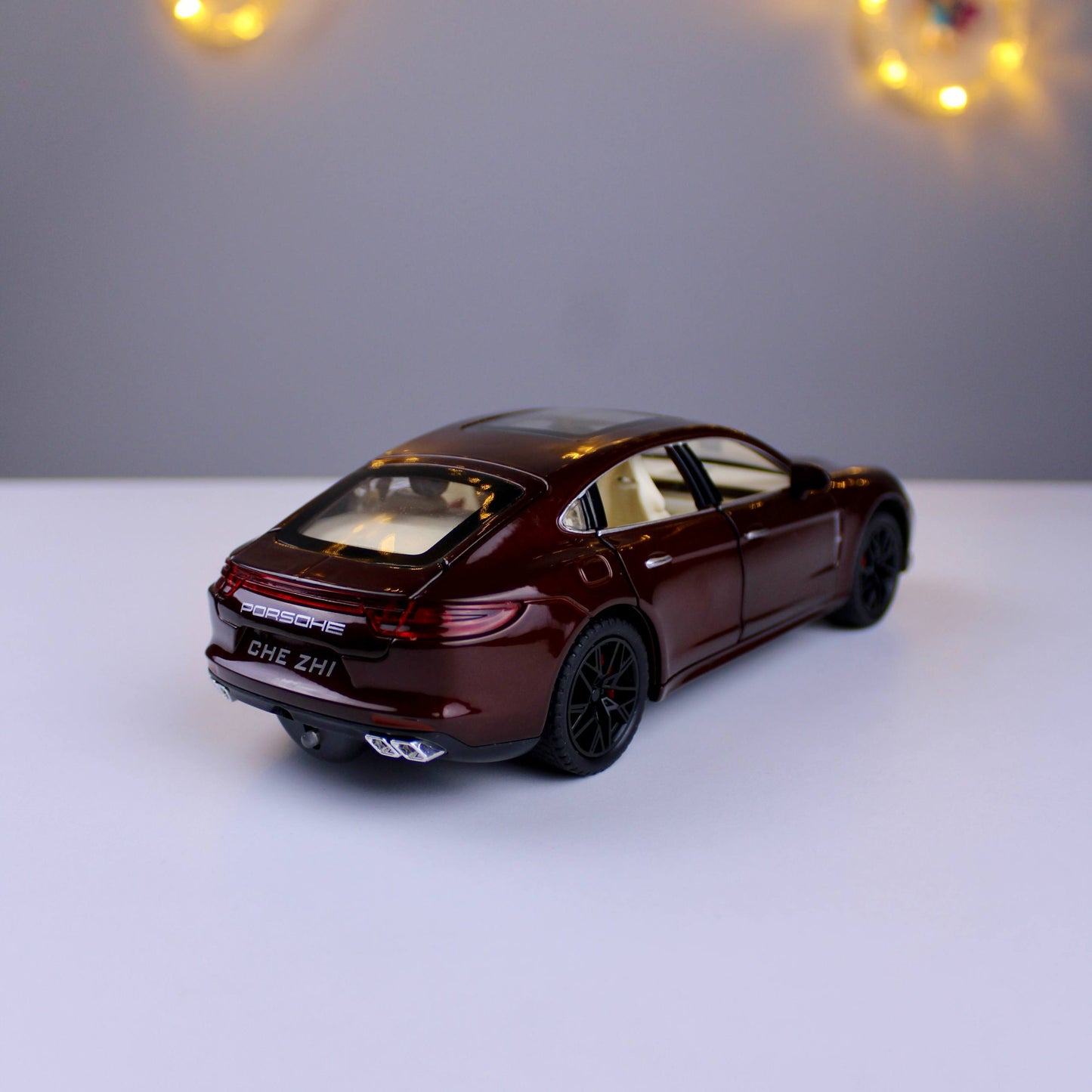 Cocoland Toys Porsche Panamera 1:24 scale diecast model rear three-quarter view