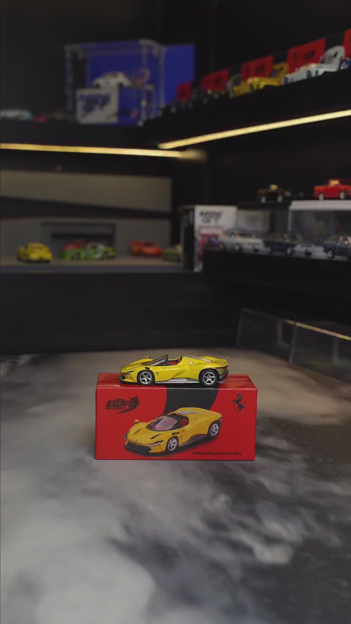 BBR MODELS FERRARI DAYTONA SP3 ROSSO GIALLO 1:64 SCALE MODEL