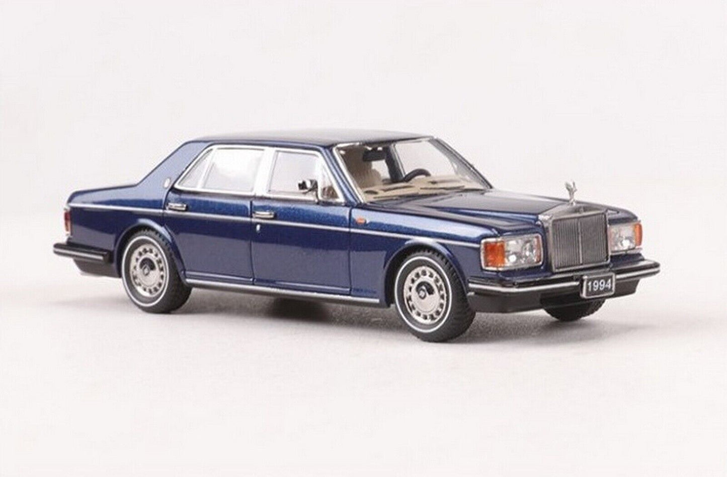 GFCC 1:64 1994 Rolls-Royce Silver Spur, Beltline in BLACK&BLUE  Diecast Model