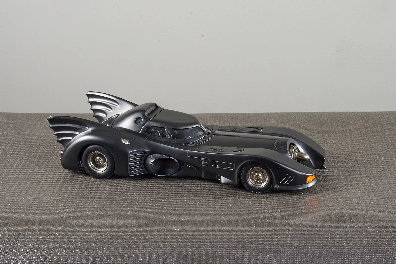 1/18 1989 Batmobile Model Toy Car Diecast Collection