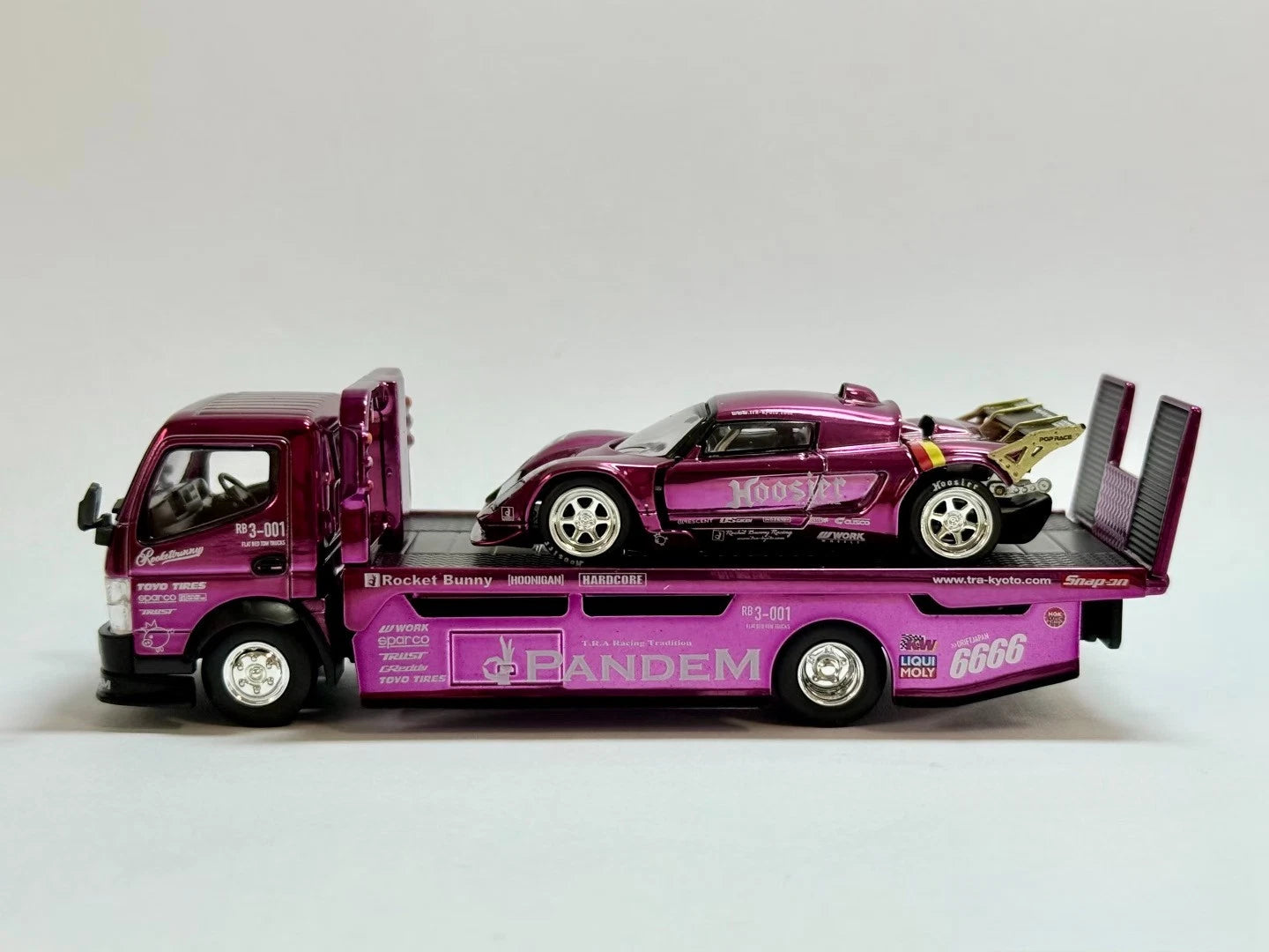 [PRE-ORDER] XCartoys Pop Race 1/64 Pandem Lotus Elise Set Beijing Exclusive Purple Chrome