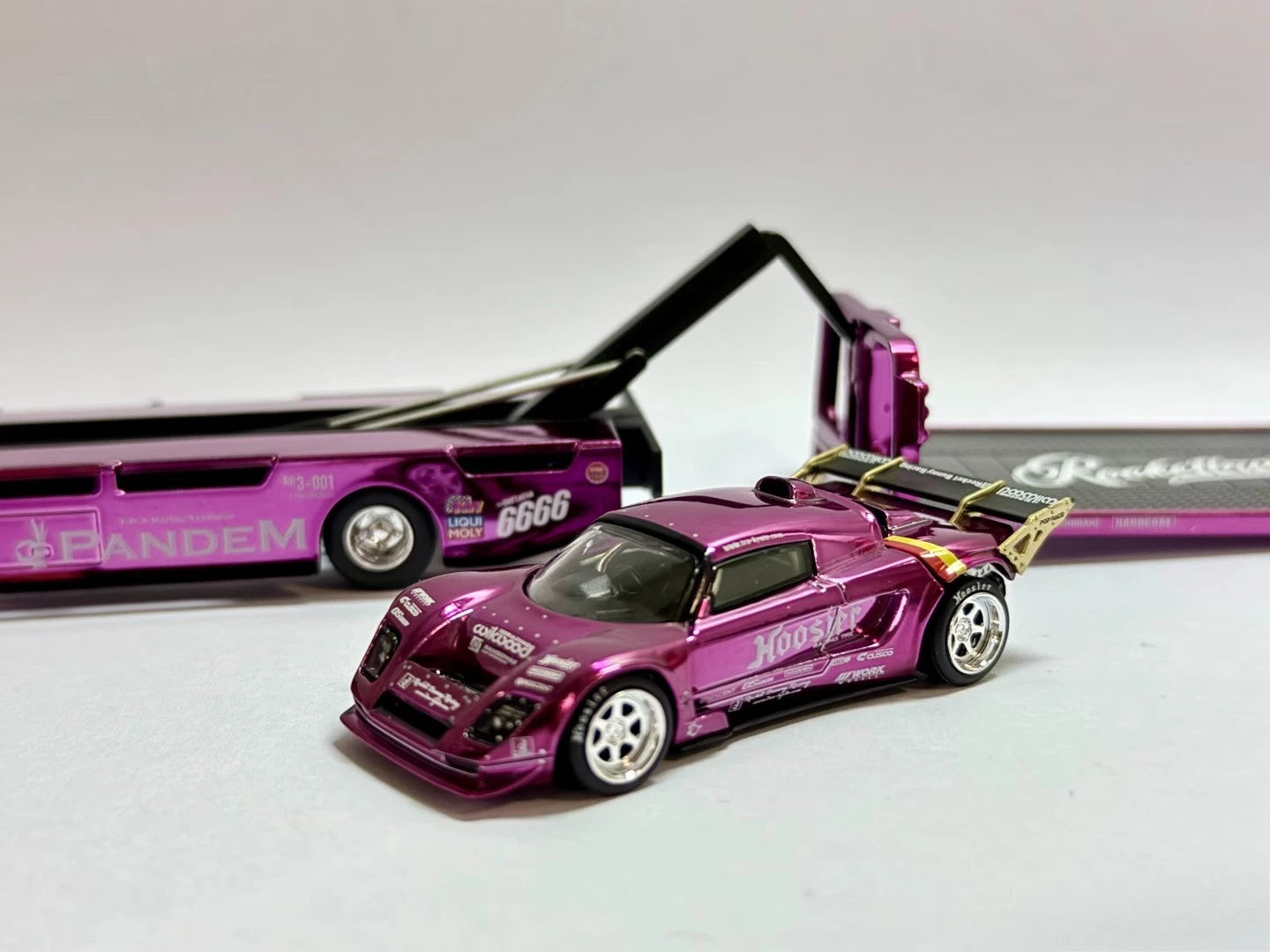 [PRE-ORDER] XCartoys Pop Race 1/64 Pandem Lotus Elise Set Beijing Exclusive Purple Chrome