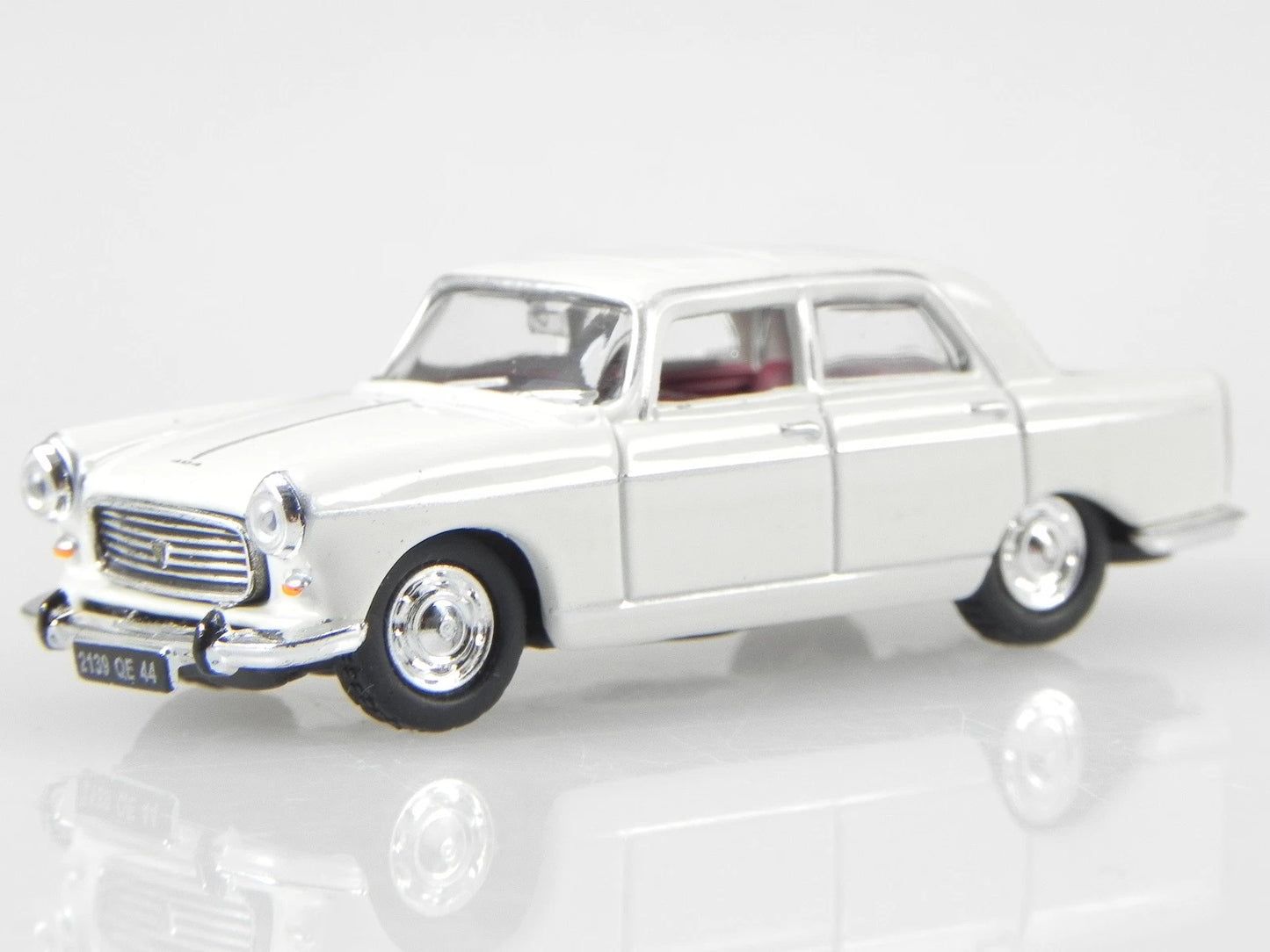 NOREV Peugeot 404 1968 Echelle 1:87 Voiture Miniature - Courchevel White