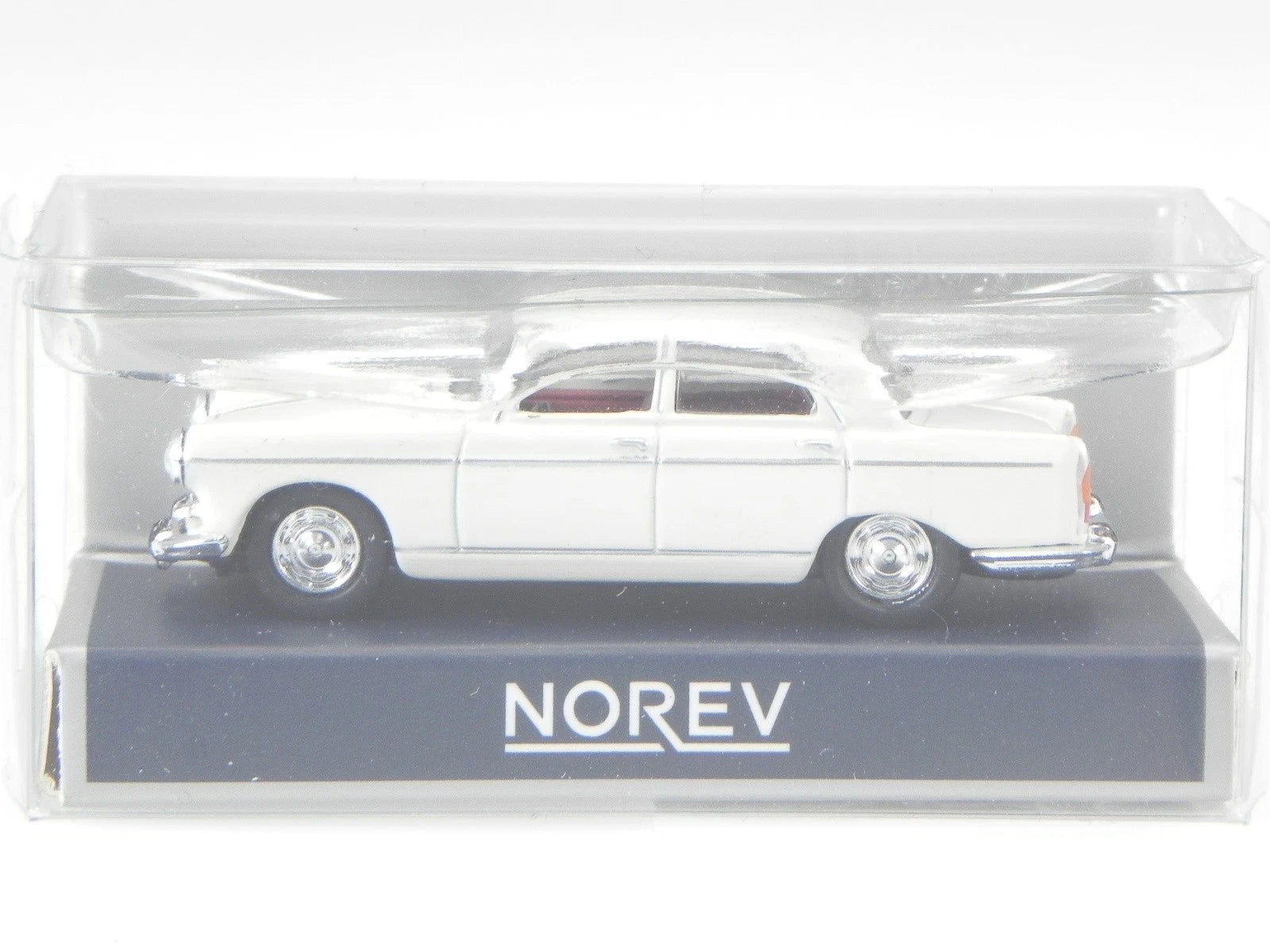NOREV Peugeot 404 1968 Echelle 1:87 Voiture Miniature - Courchevel White