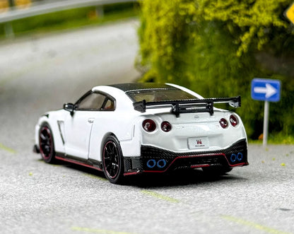 INNO64 1:64 JDM White Carbon GT-R R35 NISMO Sports Model Diecast Collect Car