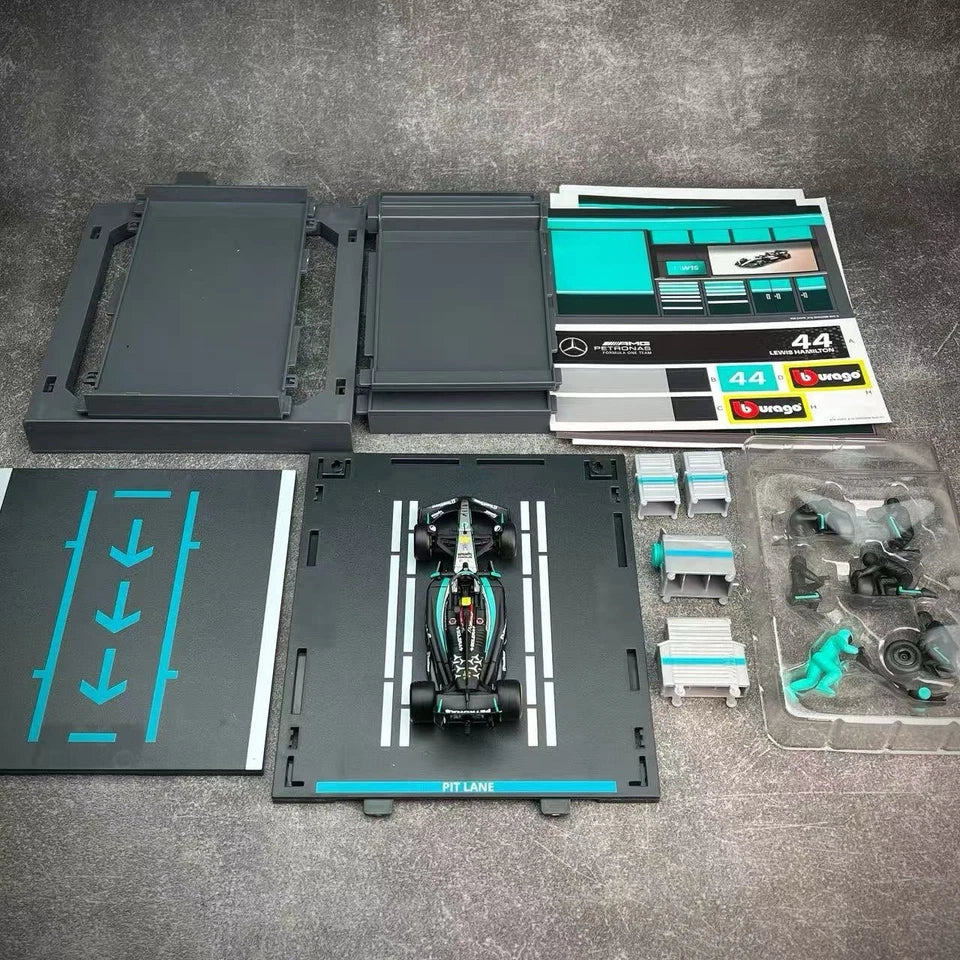 Bburago 1/43 Mercedes AMG F1 Team W15 2024 #44 Lewis Hamilton Diorama Play Set