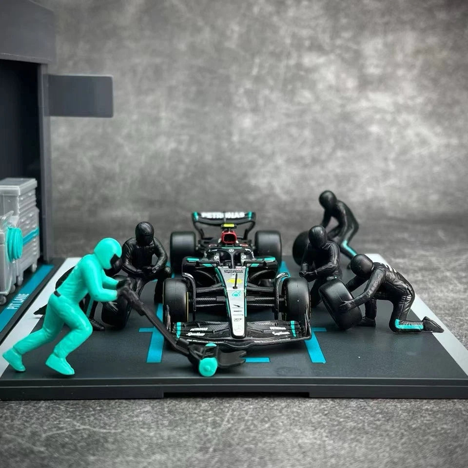 Bburago 1/43 Mercedes AMG F1 Team W15 2024 #44 Lewis Hamilton Diorama Play Set